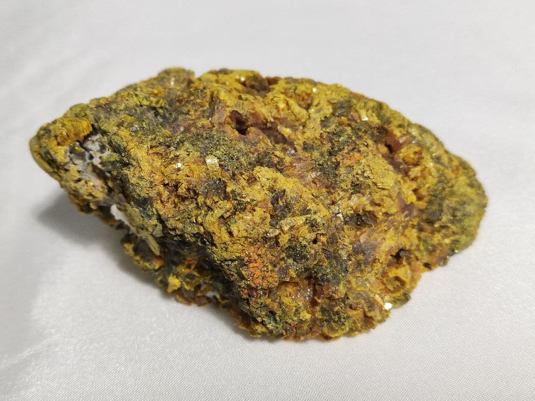 パワーストーン　天然石　原石　オーピメント　287g　No.377