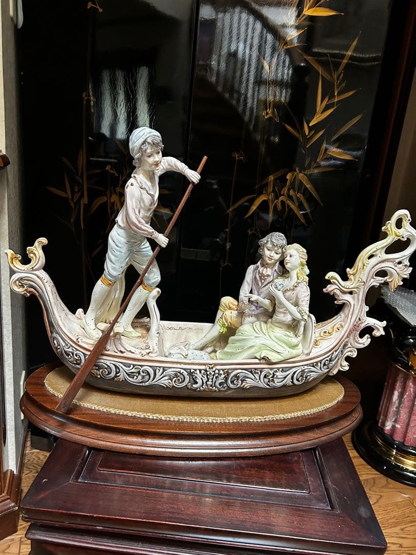 ベネチア仮装パーティ帰りゴンドラの恋人達