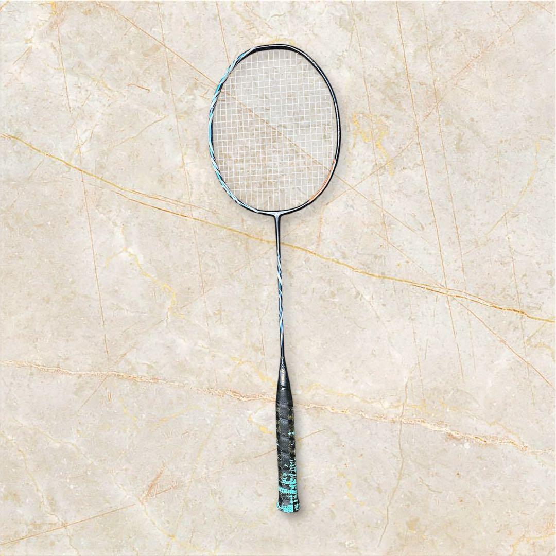 バドミントンラケット ヨネックス　アストロクス100zz 3UG5 希少品