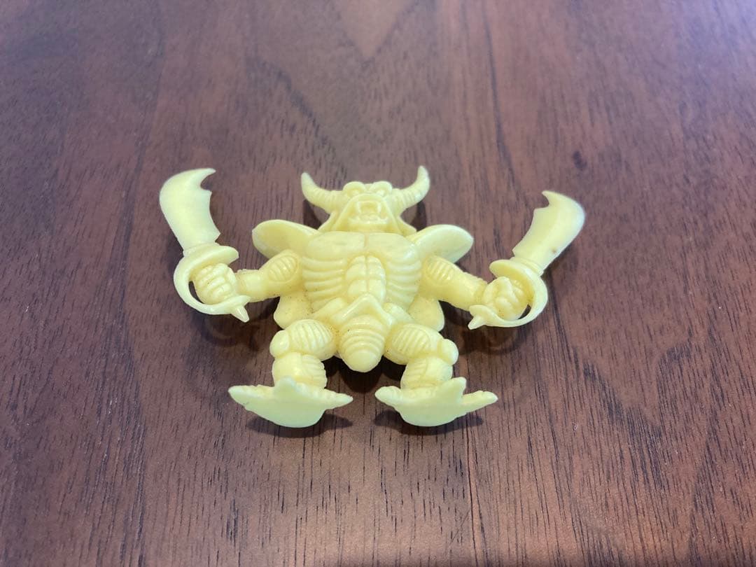 ドラゴンクエスト　エスターク　黄色　消しゴム