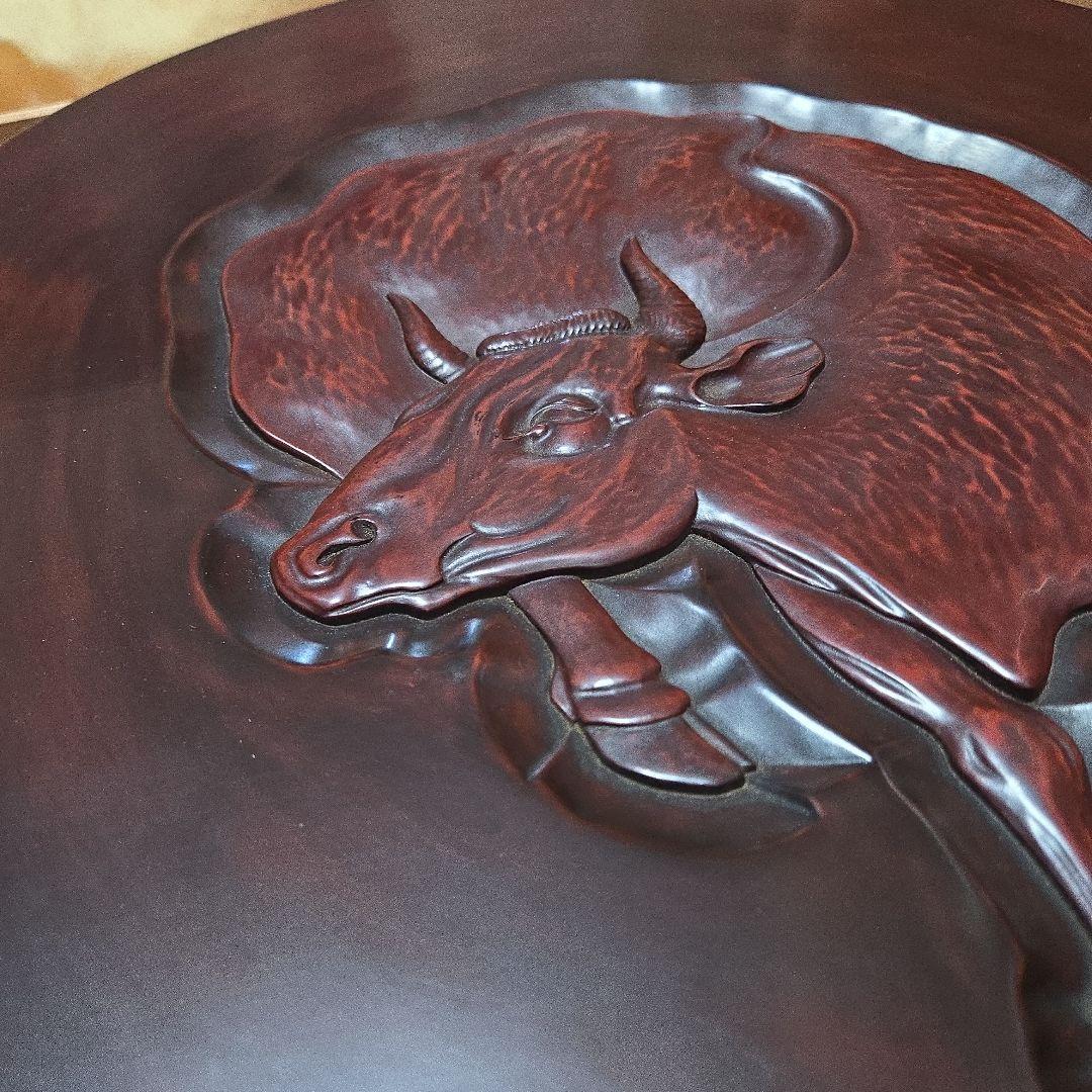 伝統工芸 漆器 鎌倉彫飾皿 和牛の浮彫り 銘有り