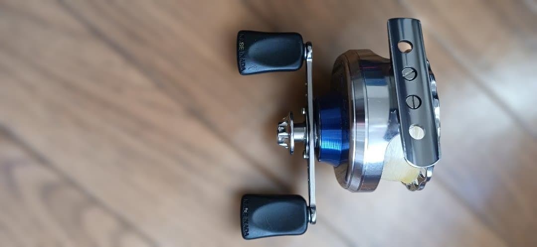 KURODAI フィッシングリール 青/銀