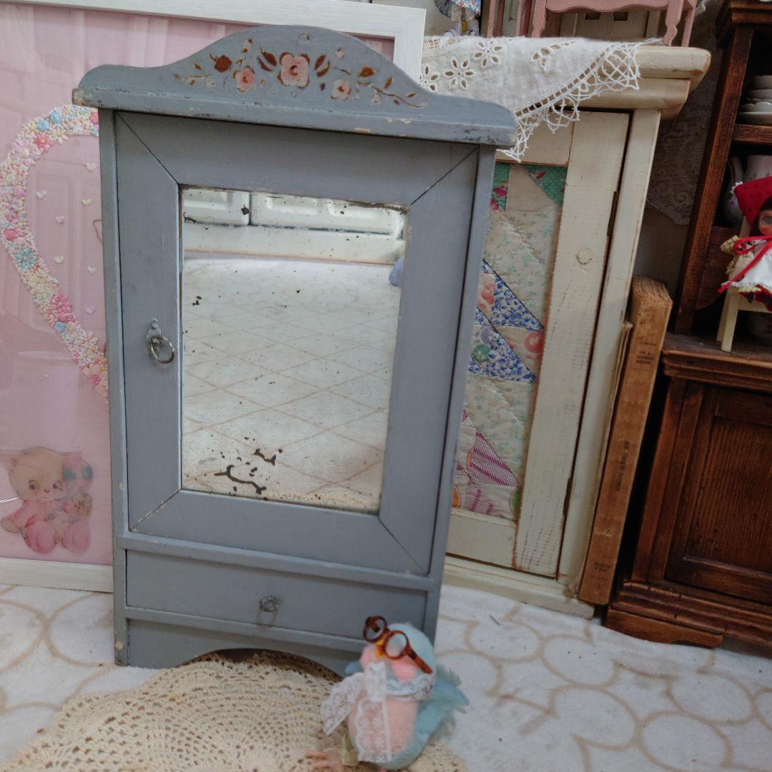フランスアンティーク、ブルーグレードールキャビネット