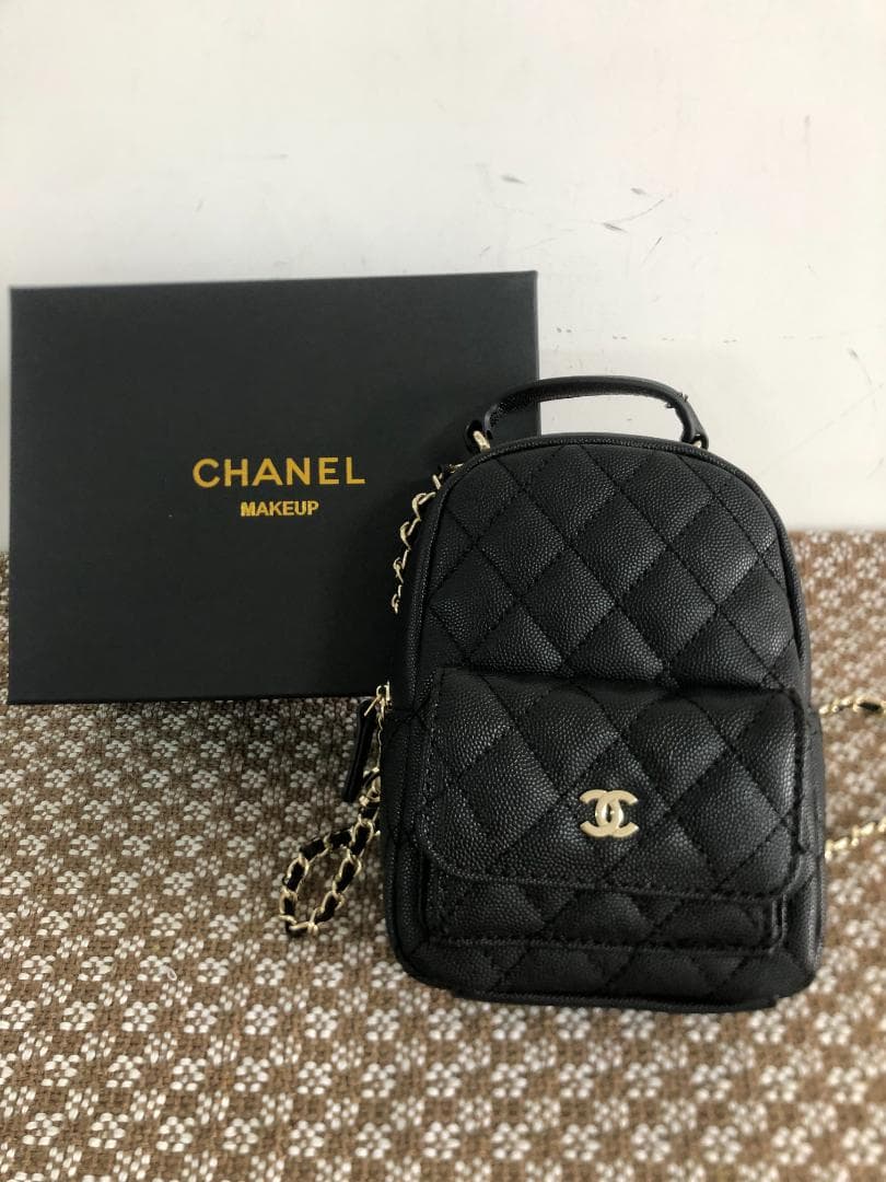 ブラックバックパック　ブラック　高級感　女性 バッグ