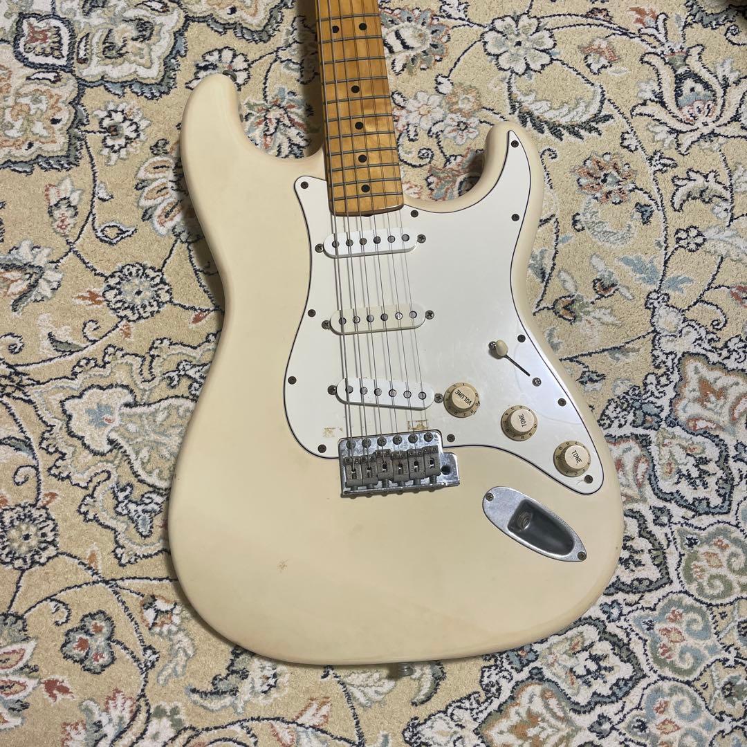 フェンダー　ストラトキャスター　クリーム