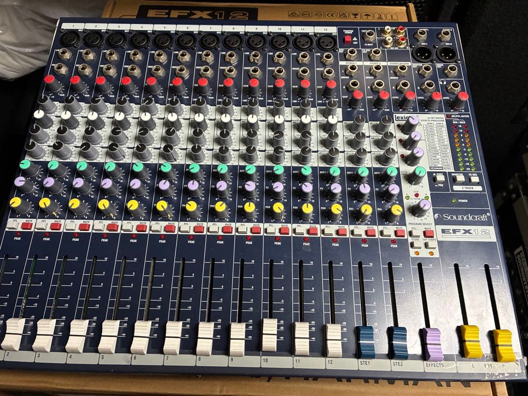 Soundcraft EFX12 アナログミキサー 12チャンネル
