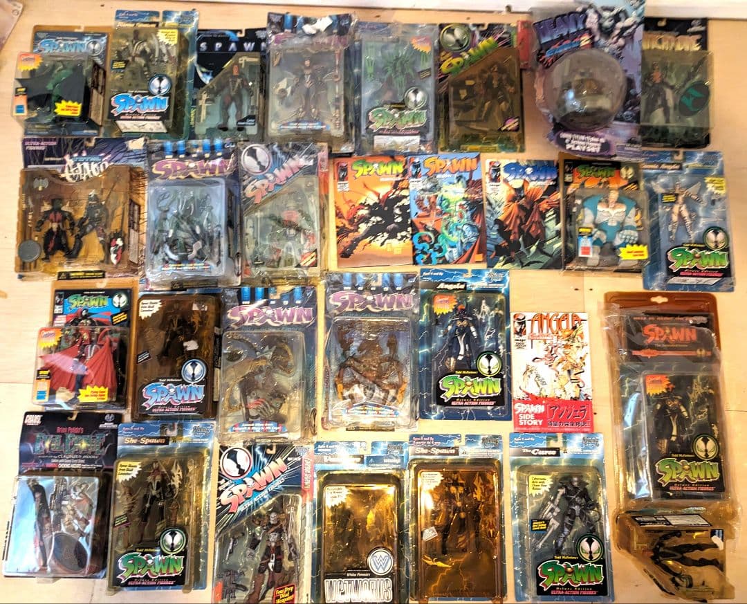 ■SPAWNフィギュア20体＋他アメコミフィギュア6体＋SPAWN本4冊セット■