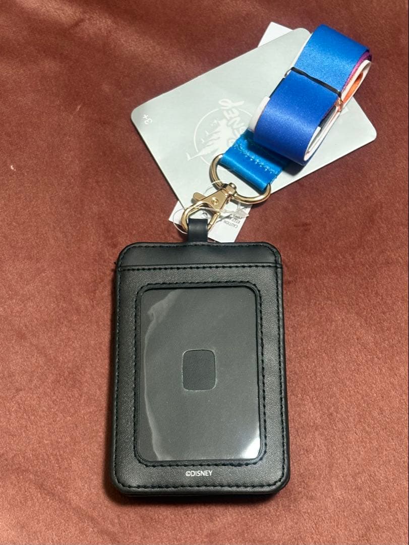 【新品未使用】カリフォルニアディズニー70周年 パスケース(ネックストラップ付)