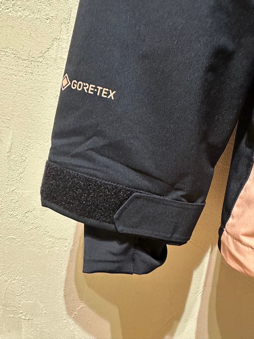 VOLCOM【ほぼ新品】人気カラー ジャケット／試着のみ・正規品