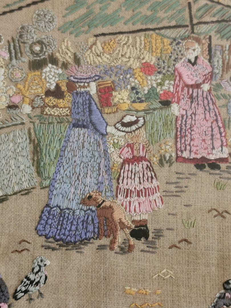 アンティーク ニードルポイント刺繍 ガラス額装 マルシェ 朝市の賑わい 犬 小鳥