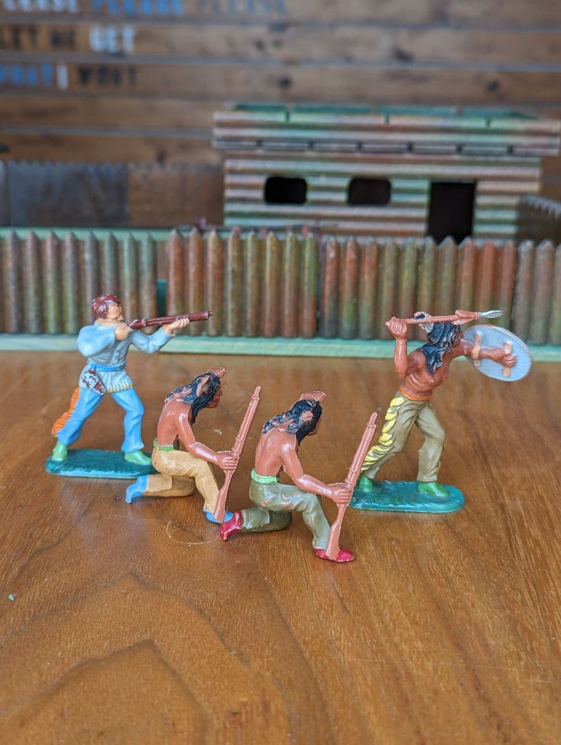ドイツ ビンテージ　カウボーイ & インディアン フィギュア x4 フィギュア