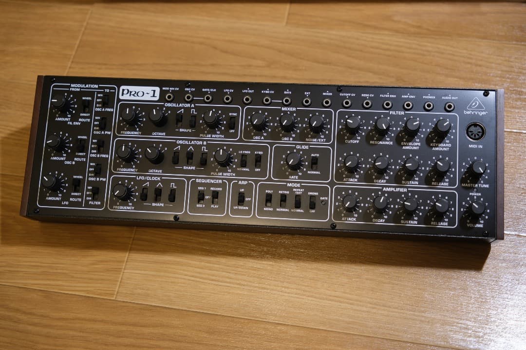 Behringer Pro-1 アナログシンセサイザー　値下げ