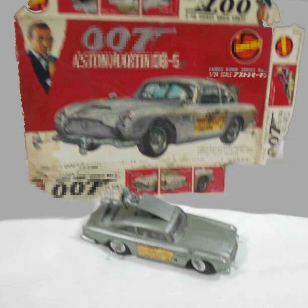 今井模型製007 1/24アストンマーチン秘密機構付き