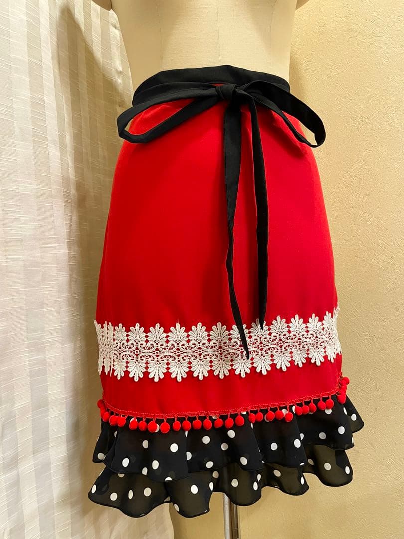 【在庫処分】最終お値下げ　エプロン　スクエア　赤　黒×白小水玉フリル　幅広レース