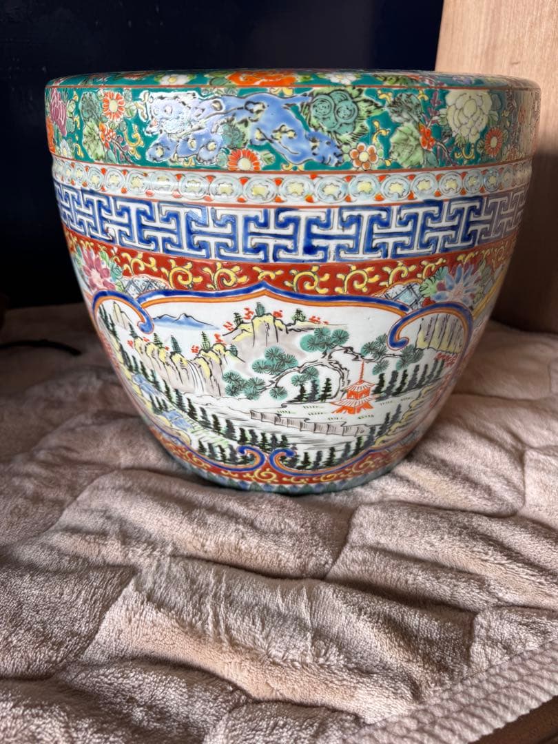 多色彩の陶器製火鉢