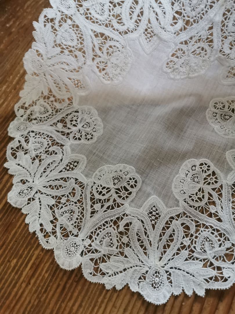 アンティーク ベルギー ポワンドローズ 薔薇と蕾 ニードルワーク レースドイリー