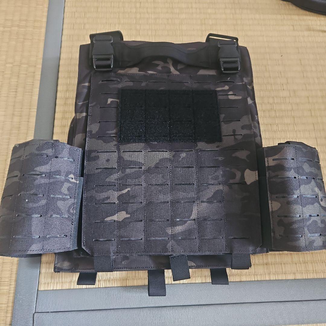 迷彩プレートキャリア 日本の国旗付き