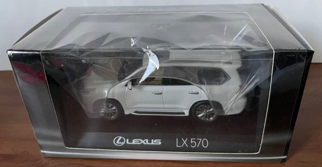 価格改定！Lexus LX 570 1/43スケール ミニカー