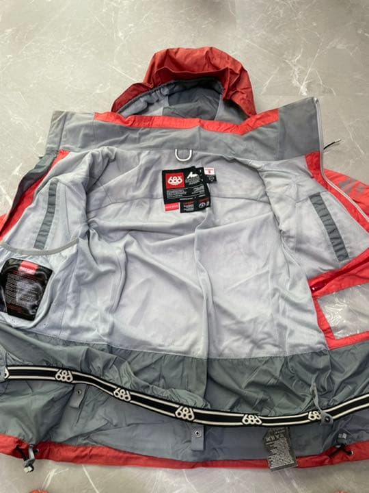 GREGORYと686のコラボ  ウェアーとバックパック