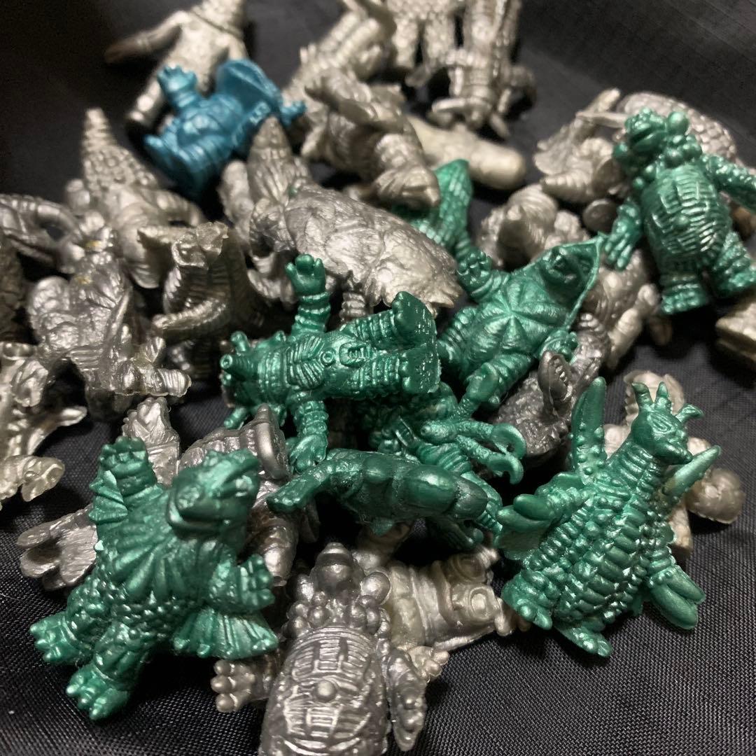 ウルトラ怪獣消しゴム　シルバー　グリーン　ブルー　メタリック42体　昭和レトロ