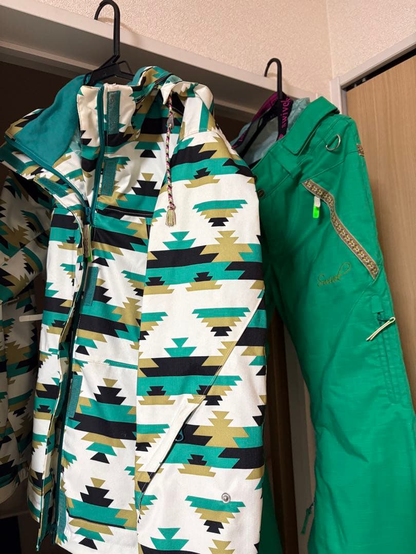 swivel 上が9号 下が11号グリーン 上下 スノーウェア