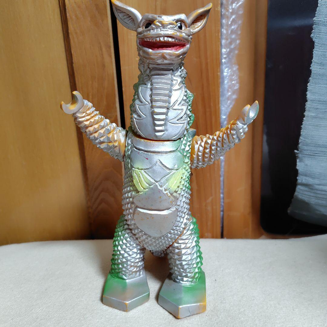 ギャンゴ復刻版ウルトラマン怪獣フィギュア