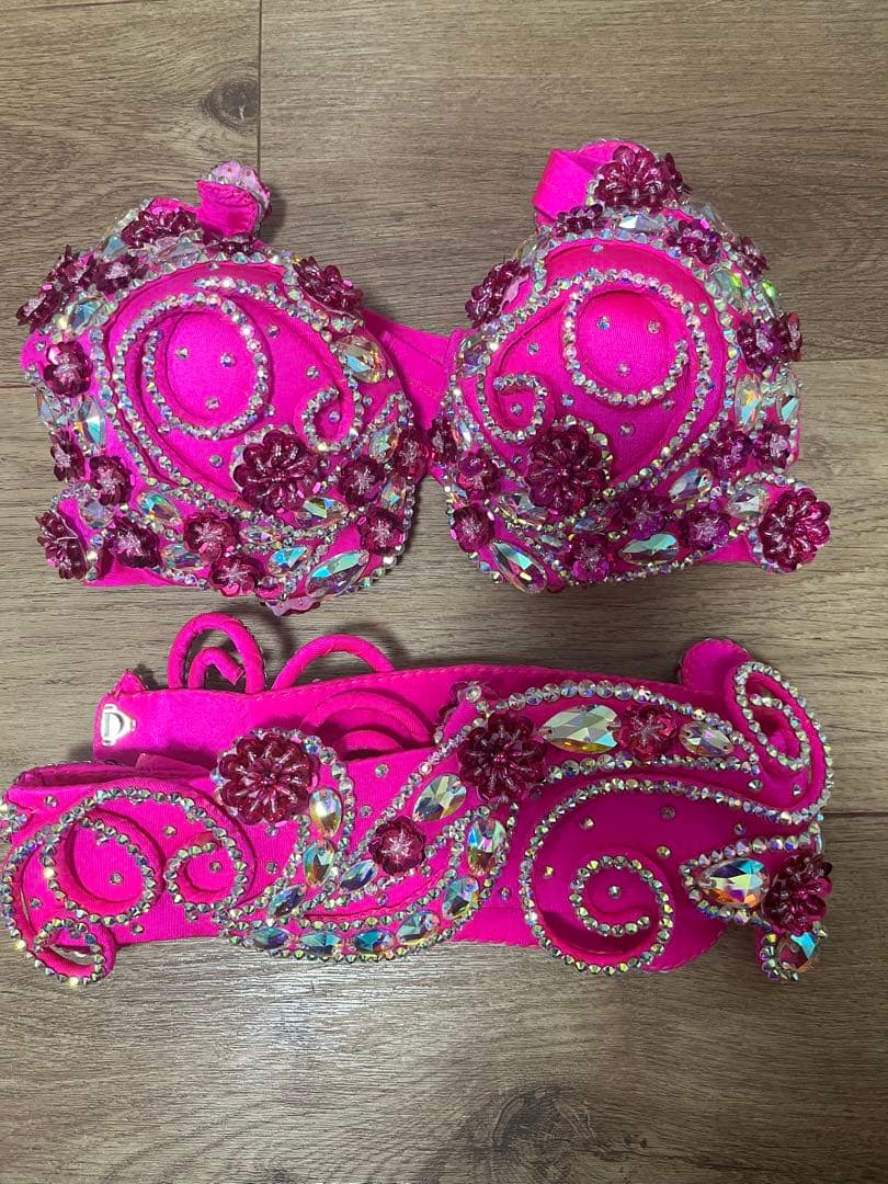 ピンクのベリーダンスブラとベルトセット