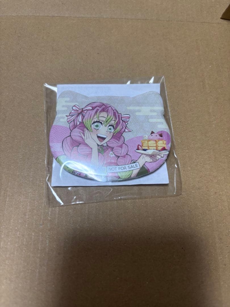 鬼滅の刃　ナンジャタウン 甘露寺蜜璃 ねこ型缶バッジ