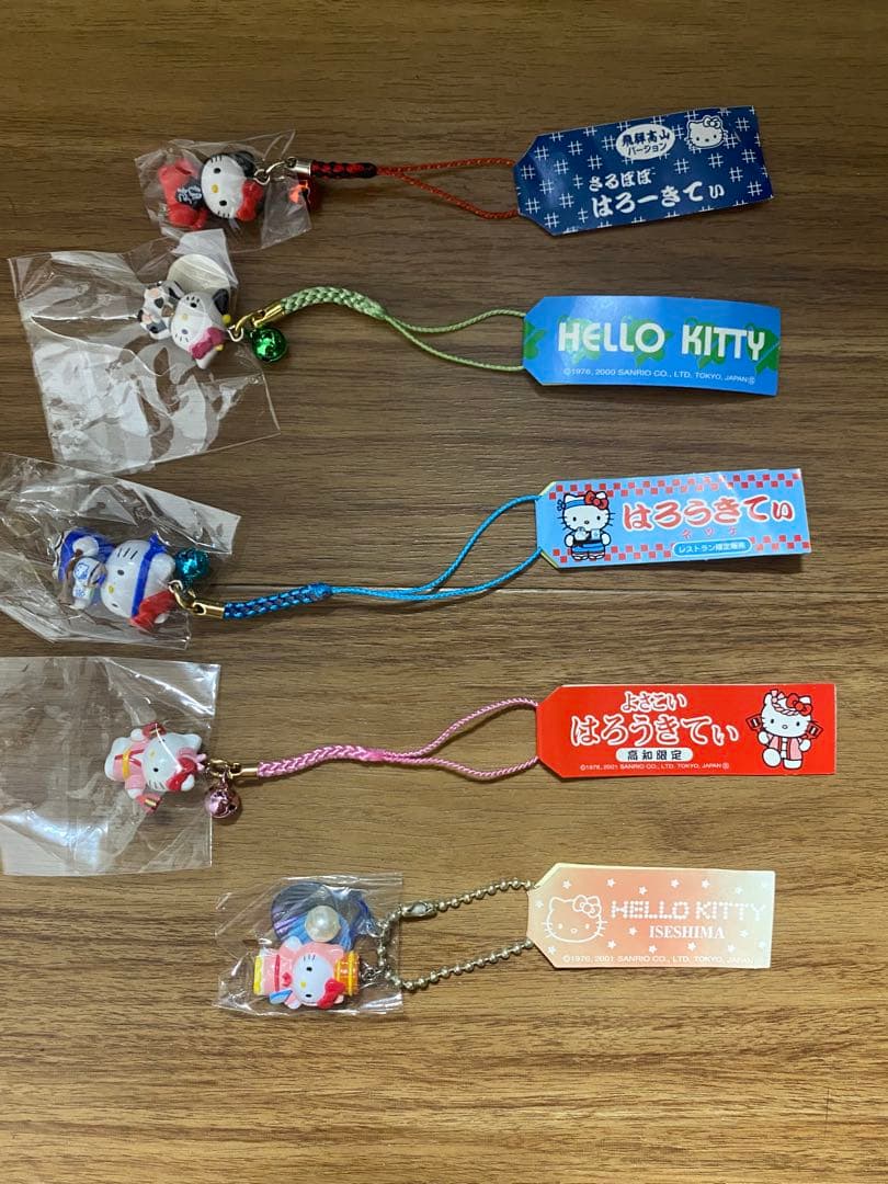 サンリオ ハローキティ ご当地キティ 根付けストラップ他タグ付き85個まとめ売り