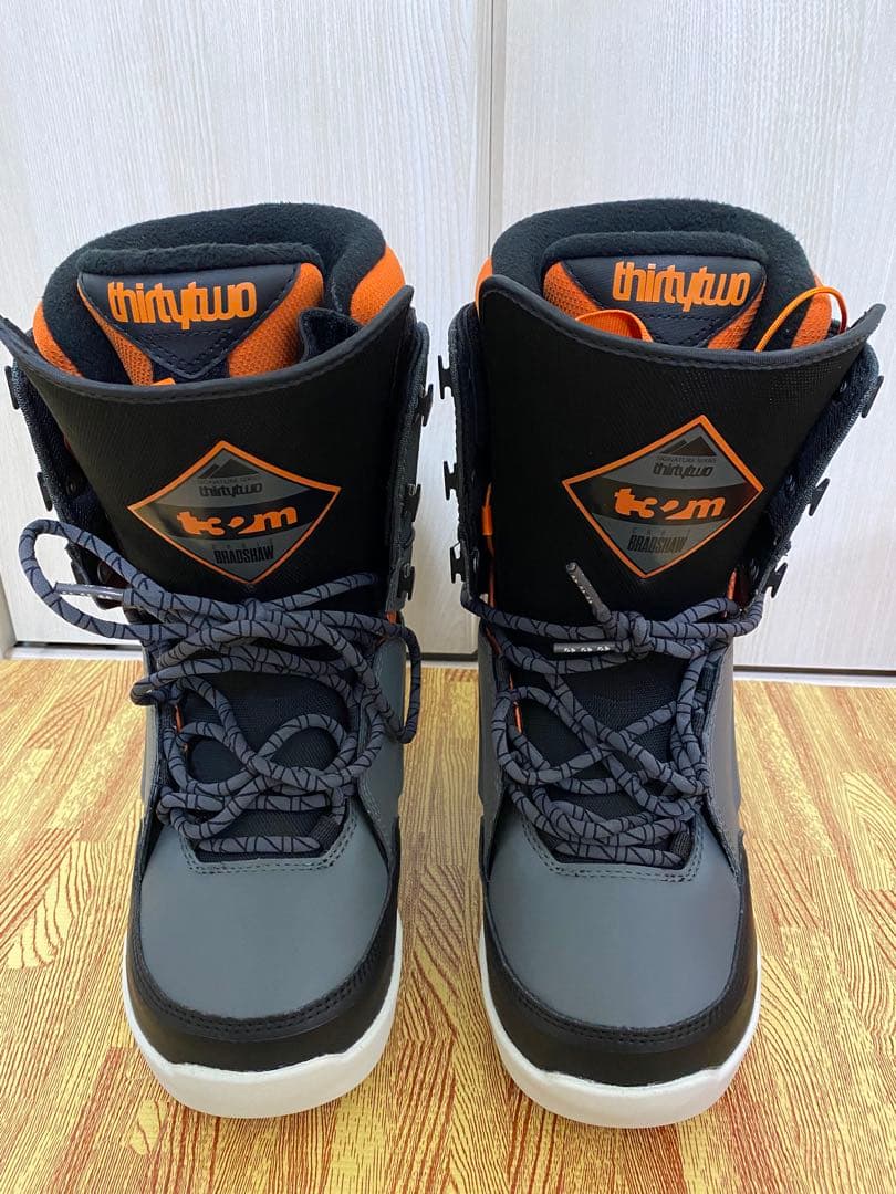 thirtytwo スノーボードブーツ グレー/オレンジ