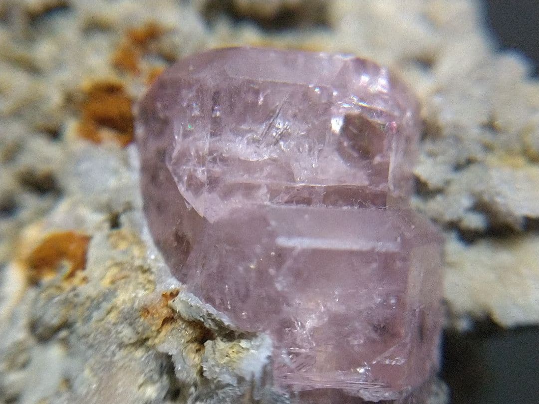 鉱物標本 ピンクアパタイト 燐灰石 パキスタン産 母岩付き 原石 大型標本