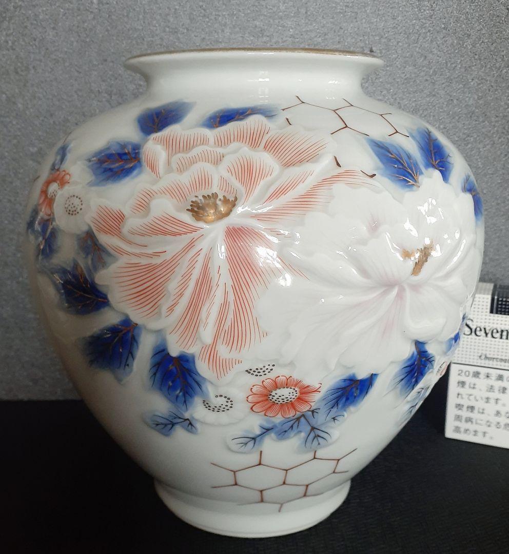 【時代古作品】肥前有田焼　在銘　陽刻浮彫　金彩色絵　牡丹に菊花図　花入れ　花瓶