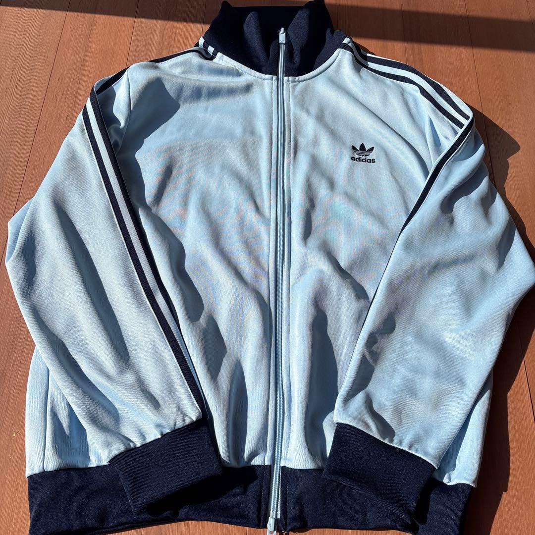 アディダス　トラックトップ