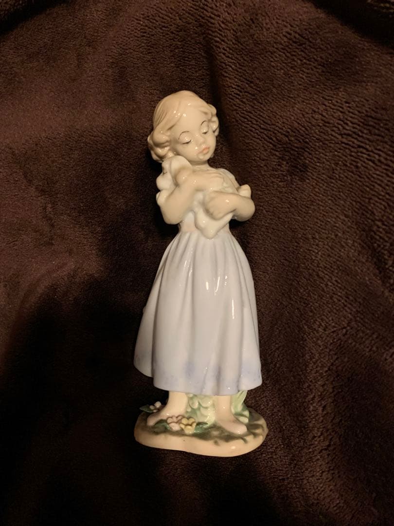 リヤドロ(廃盤)少女と仔犬「風邪をひかないように」