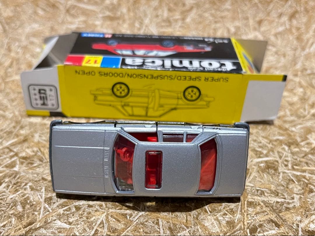 トミカ 日本製 黒箱 17ニッサン ブルーバード 1800ターボ スーパーギフト