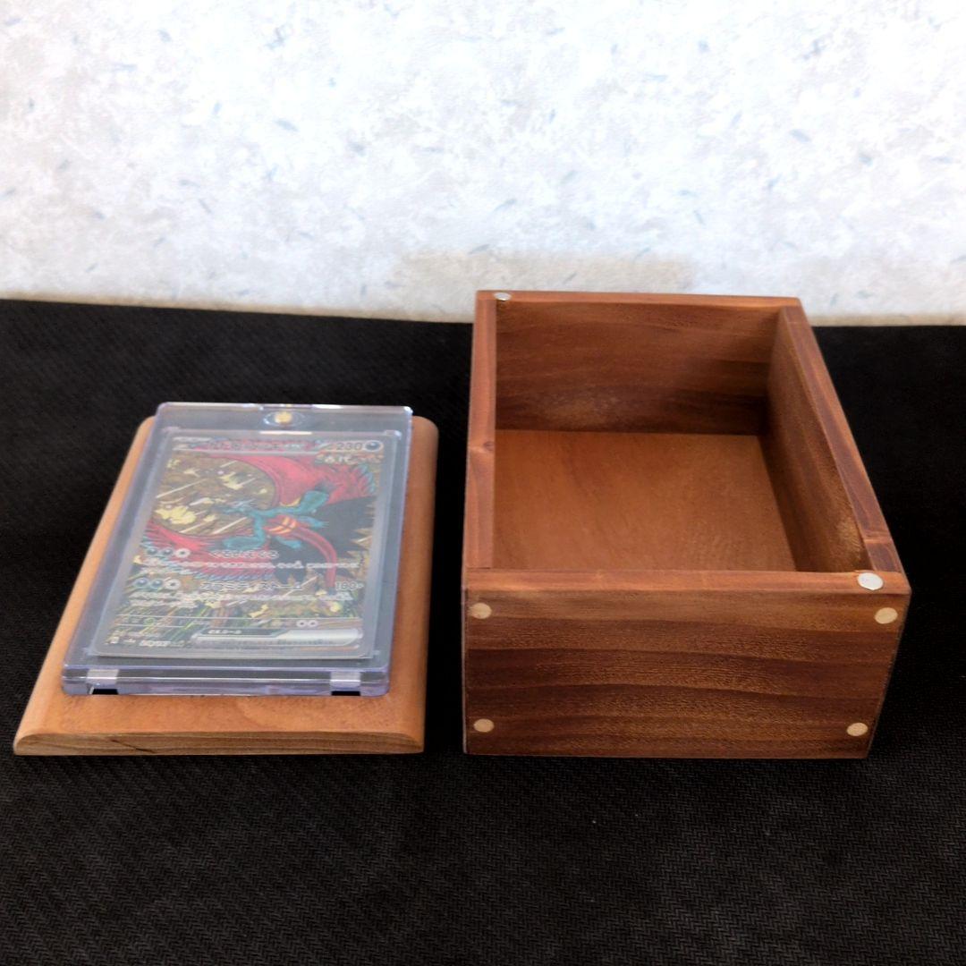 デッキケース　飾り棚　カードボックス マグネットローダーポケモンカード 小物入れ