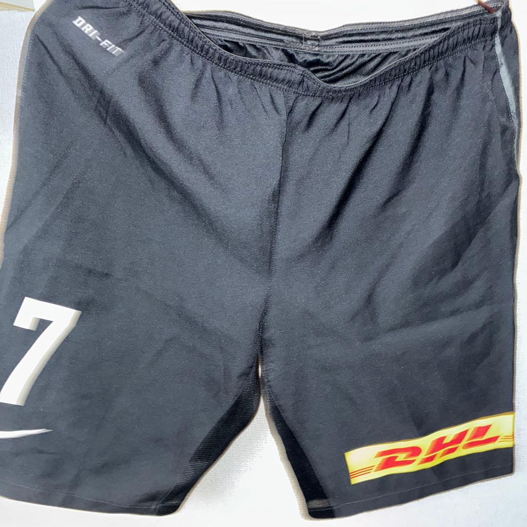 浦和レッズ　DHL ショートパンツ