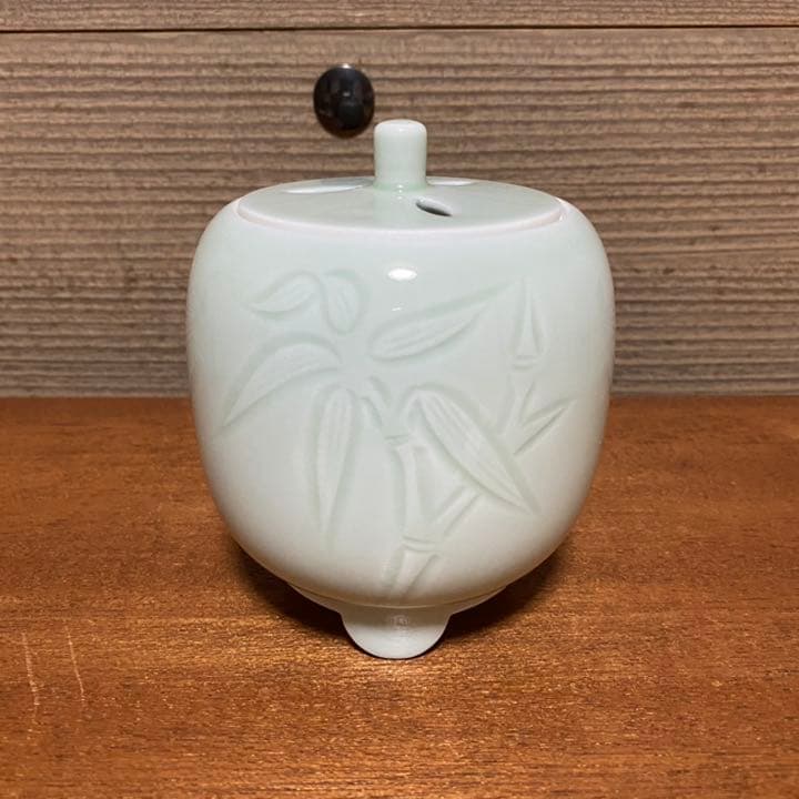 ★セール★井上萬二　人間国宝　青白磁彫文 香炉　笹