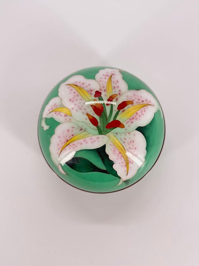 安藤七宝製　七宝焼　山百合図香合