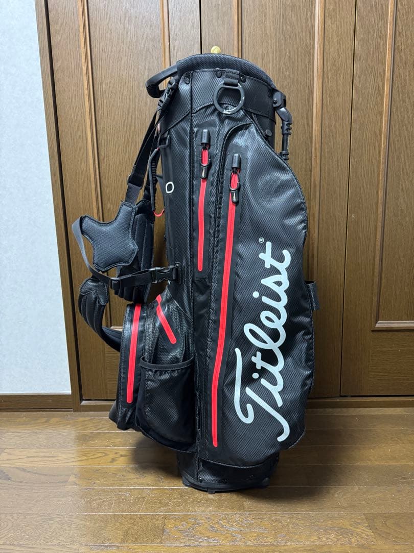 タイトリスト スタンド式キャディバッグ 黒/赤