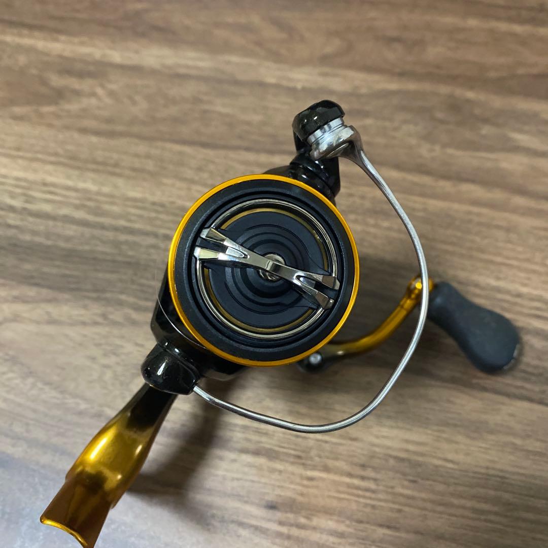 シマノ　C2000SSPG スピニングリール 黒/金