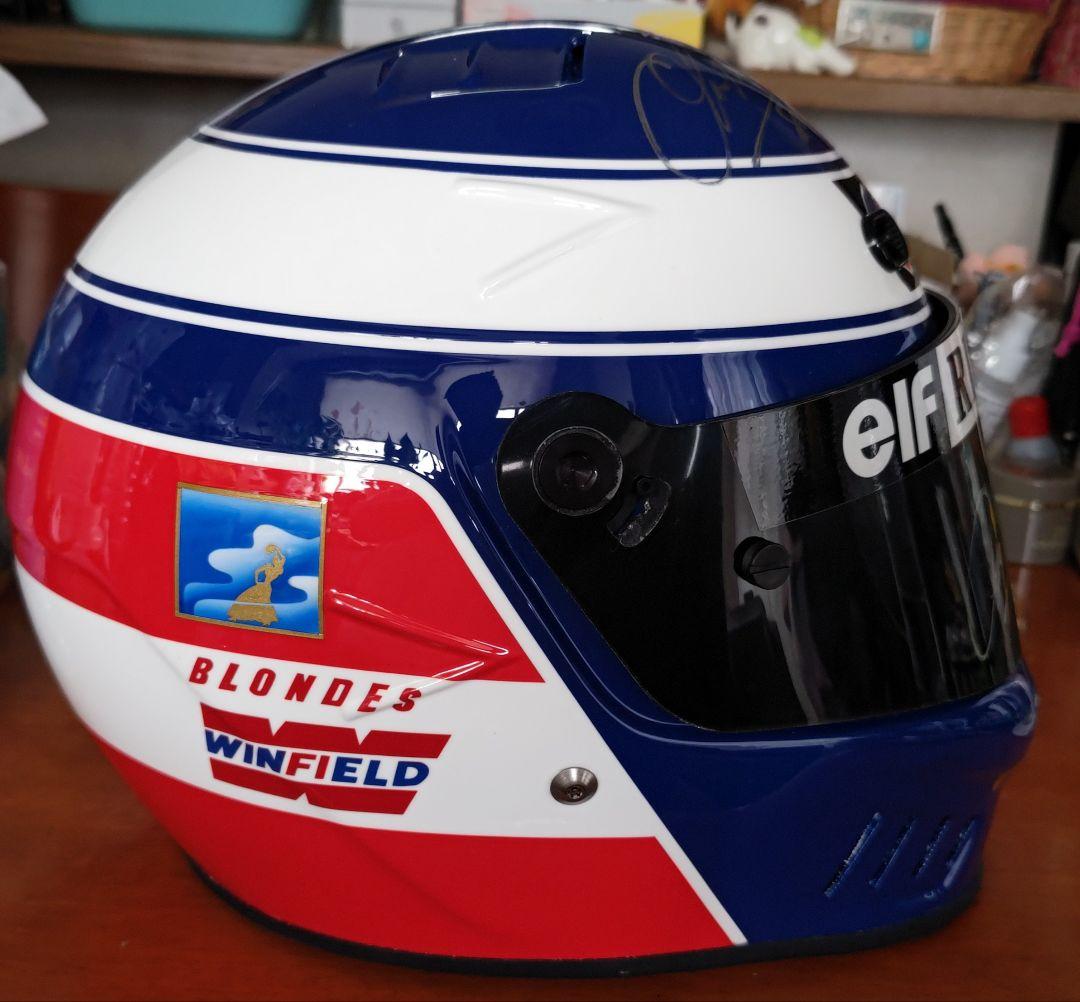 F1ドライバー　オリビエ・パニスの直筆サイン入り　レプリカヘルメット