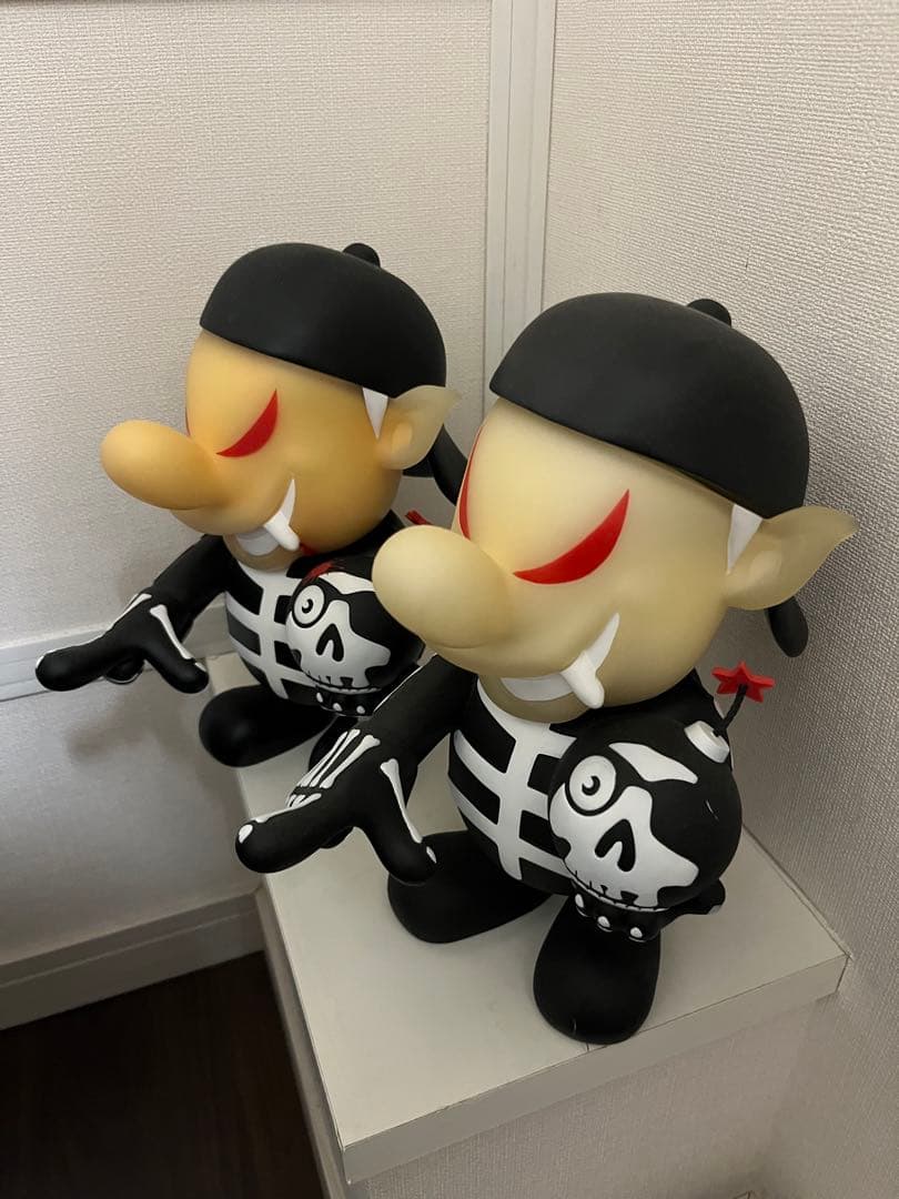 BALZAC TWIM SECRET BASEスカルスーツボマー非売品2体セット