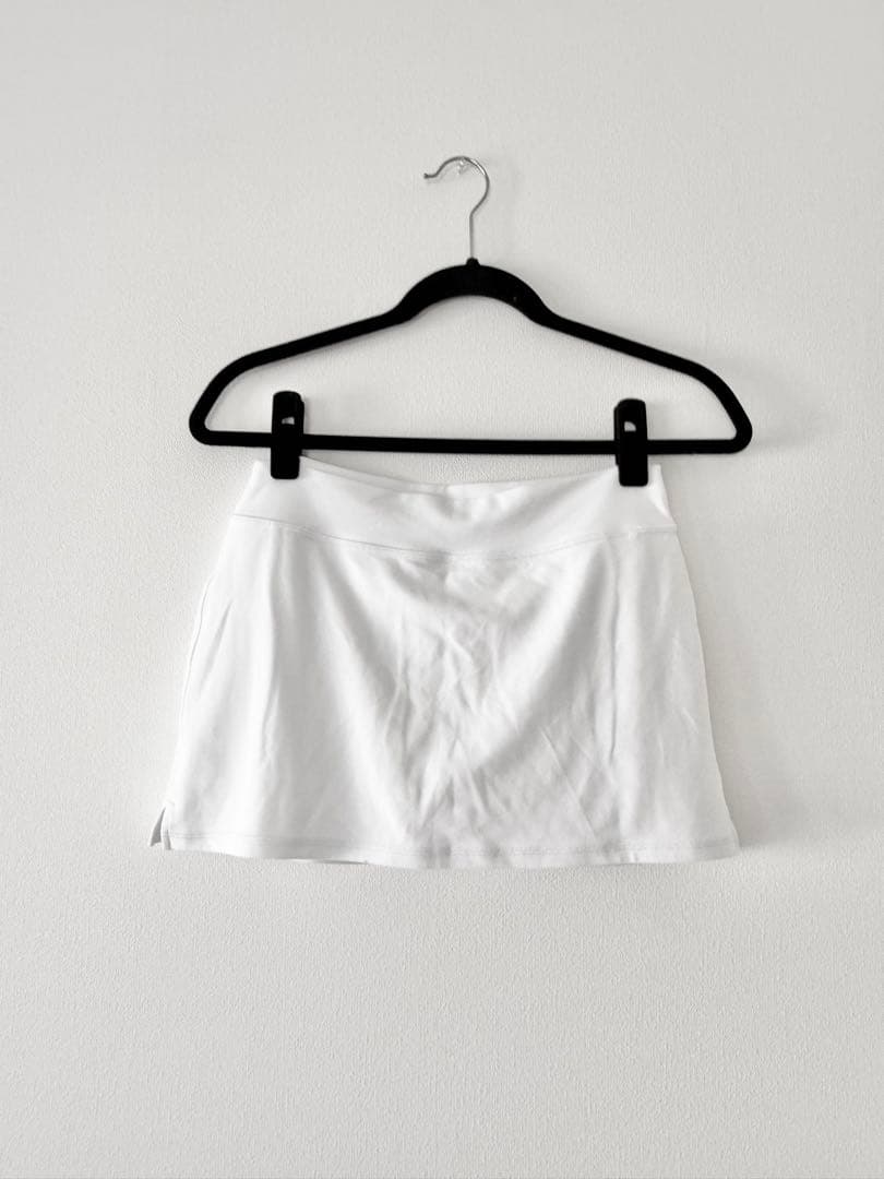 新品未使用　Aritzia ホワイト テニススカート スコート