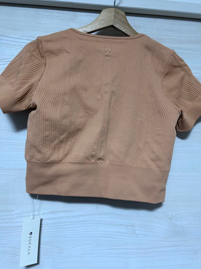 【SUKALA】ウエーブリブアクティブクロップドトップス