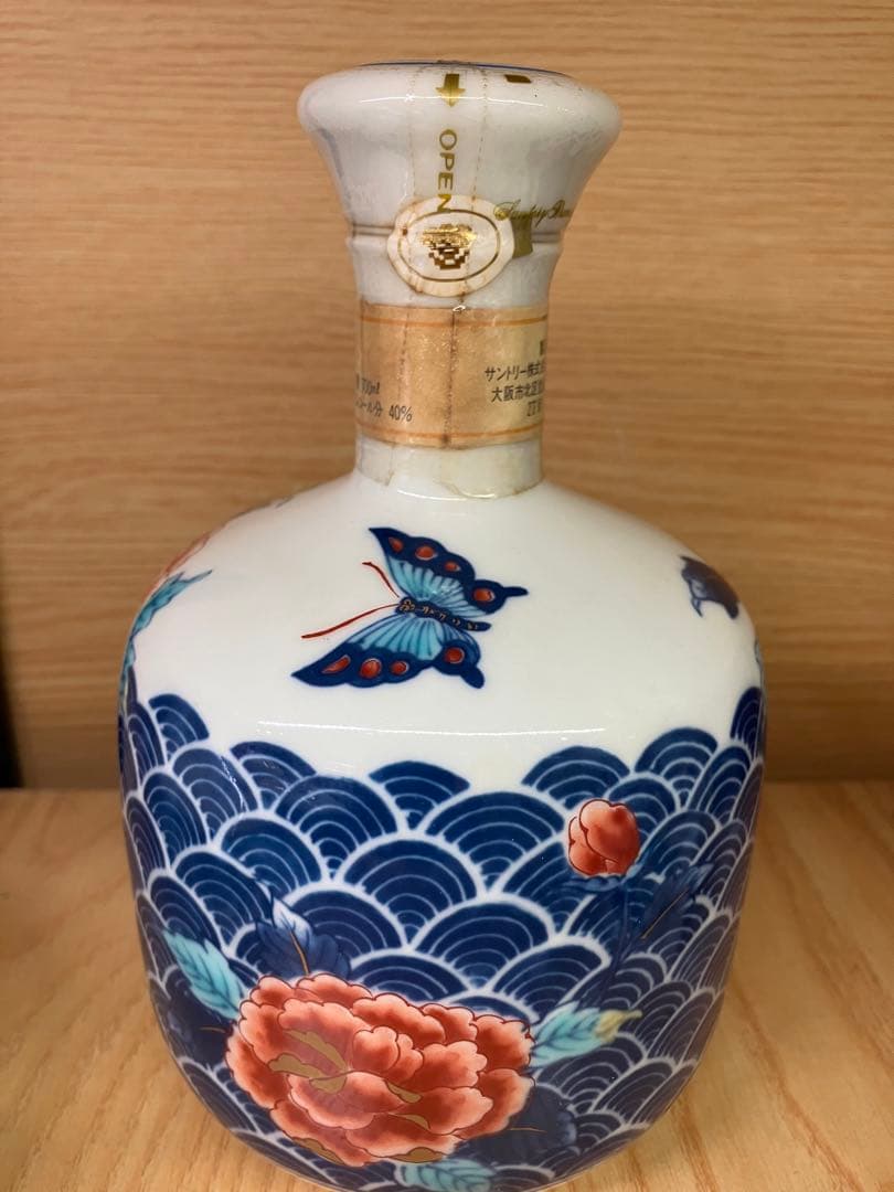 サントリー ブランデー 染錦青海波牡丹文 有田焼 700ml 40％　未開栓