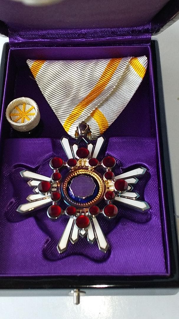 希少品 勲五等瑞宝章 勲章 ミリタリー ミリタリーグッズ 旧日本軍 美品 です。