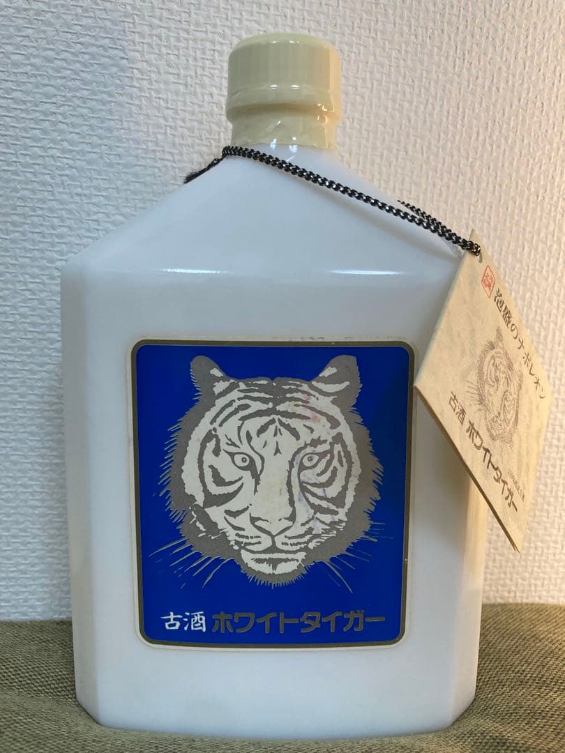 【超レア】本場泡盛 100%熟成古酒 ホワイトタイガー 720ml 40度
