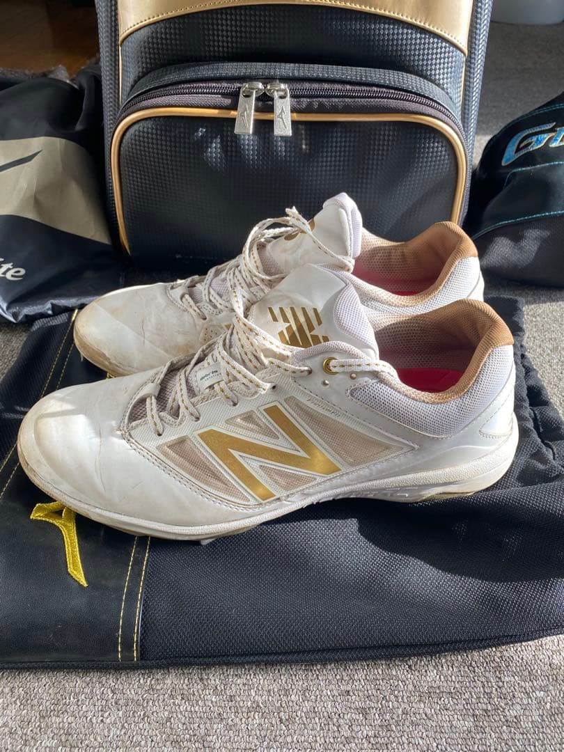 New Balance 野球スパイクシューズ ホワイト/ゴールド　サイズ28
