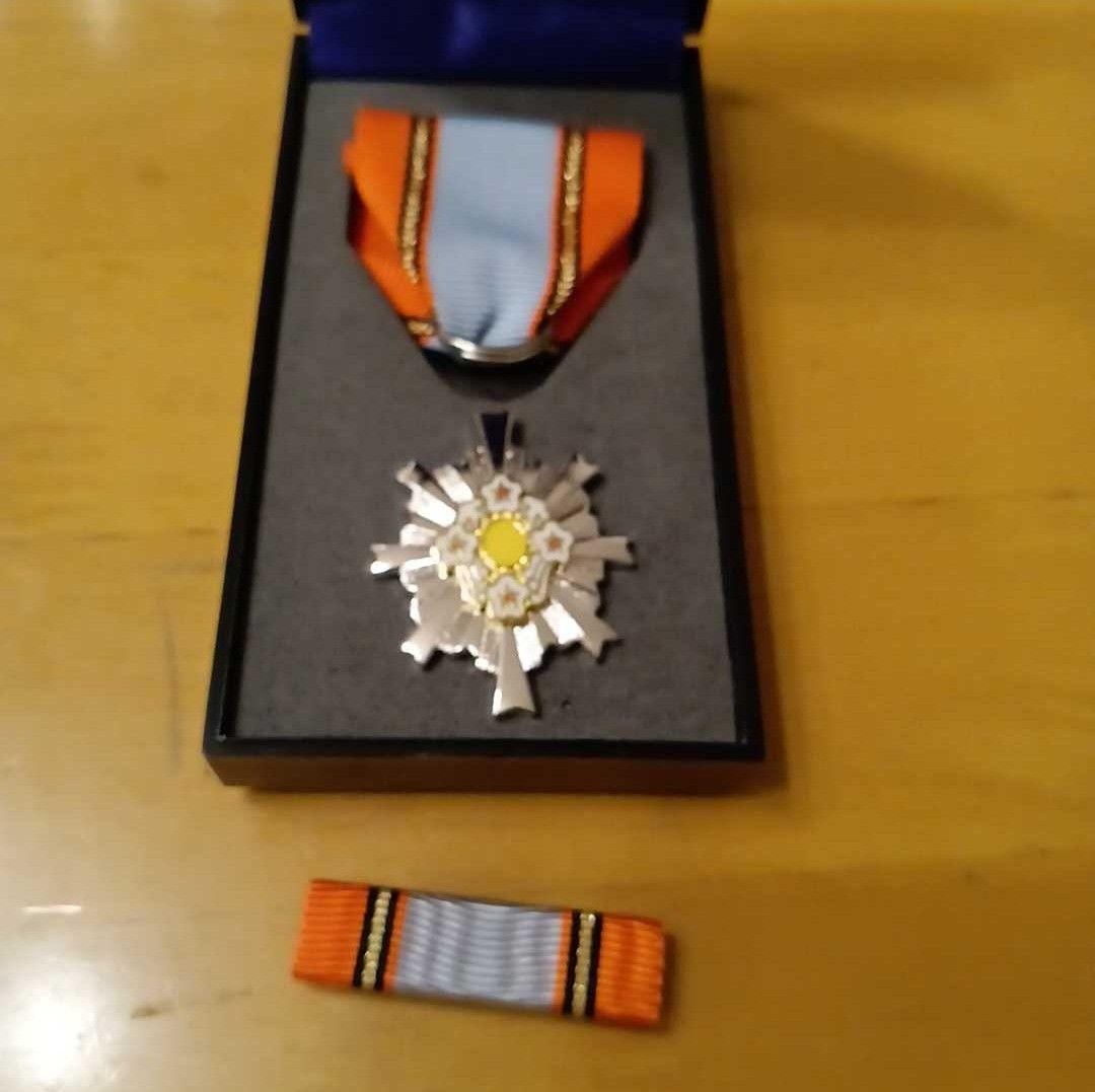 【激レア 美品】第四級防衛功労章 第9号賞詞 防衛記念章 現行タイプ 勲章 徽章